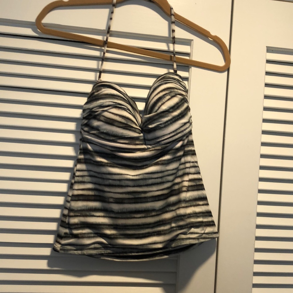 La Blanca swimsuit top, size 8.  Halter style with removable straps.